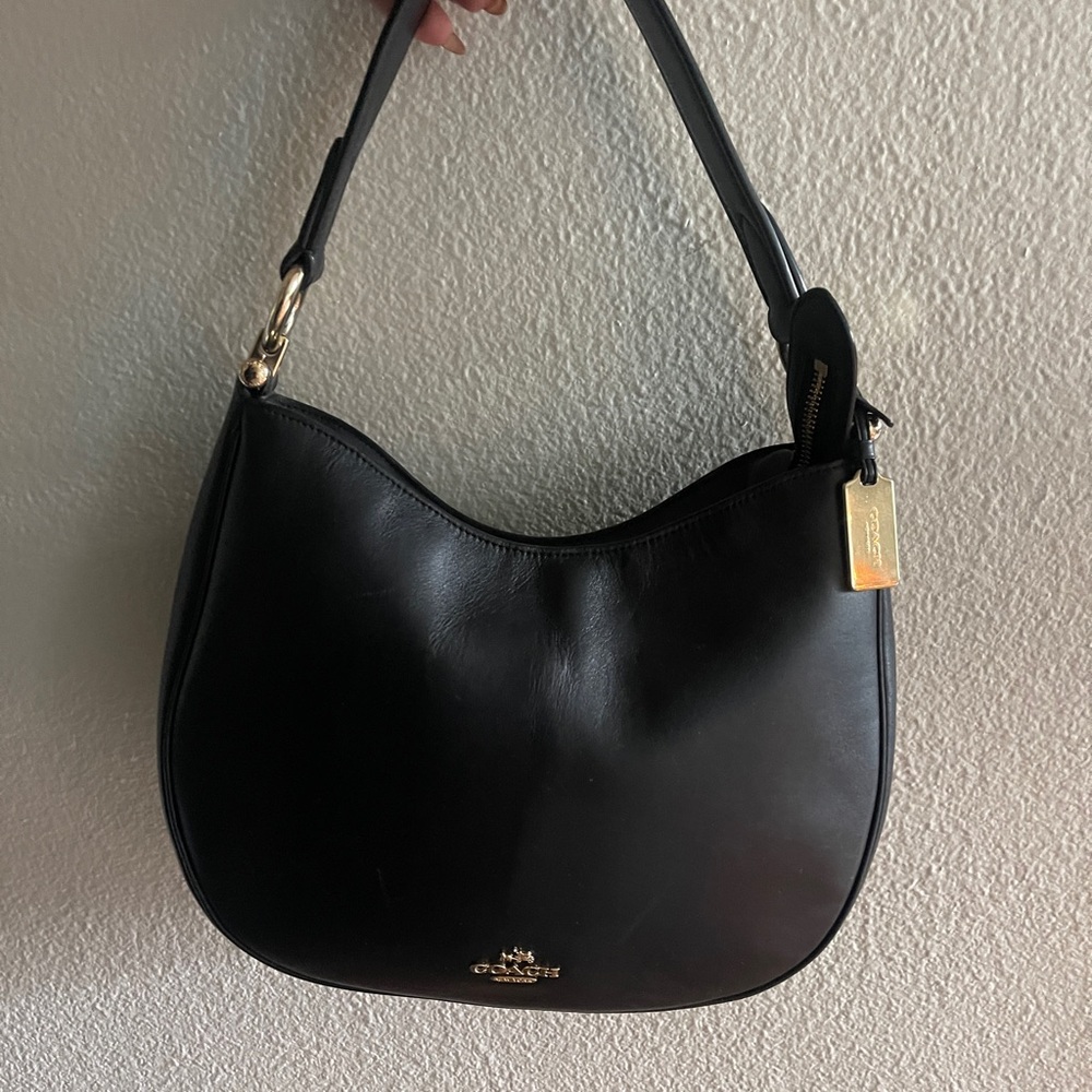 Coach Nomad Shoulder Handbag Black Gloved Tanned Leather